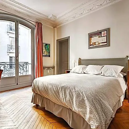 Luxury - Trocadero 3*