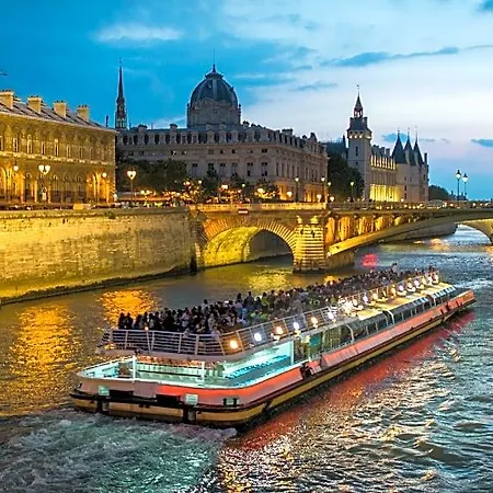 Luxury - Trocadero Hotel